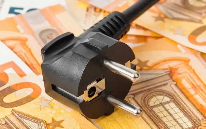 ANRE impune plata unui avans pentru achizițiile de energie electrică pe piața angro