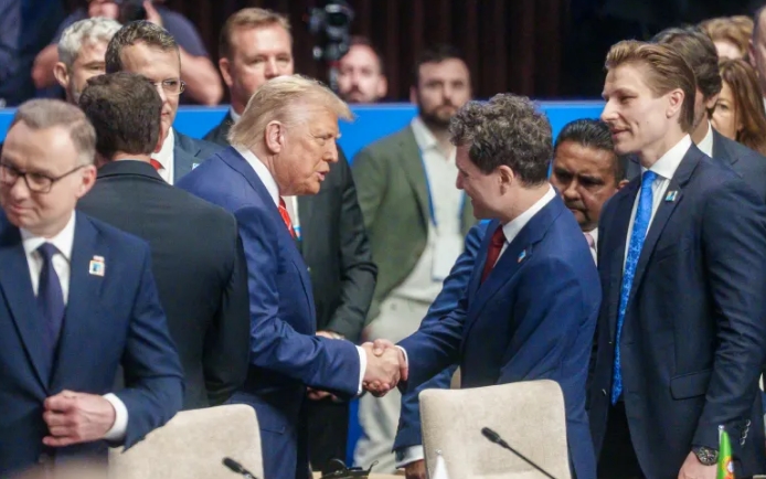 Critica la adresa mediei: Poză cu Trump nu înseamnă succes diplomatic