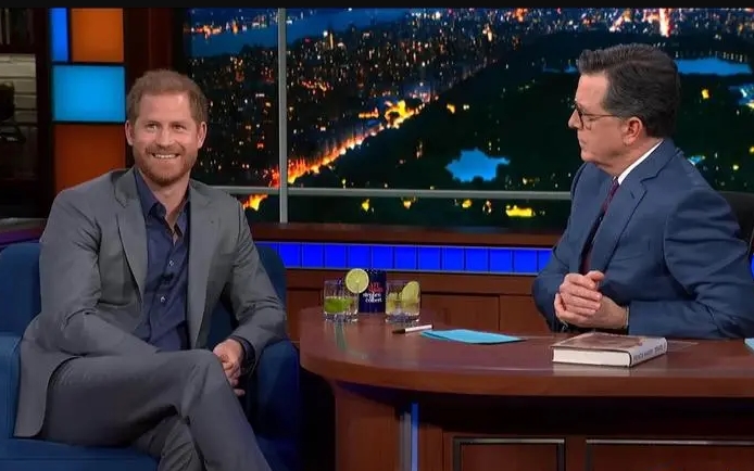 „The Late Show” cu Stephen Colbert se încheie după un deceniu: Decizie financiară sau politică?