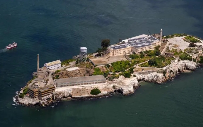 Reactivarea închisorii Alcatraz ar putea atinge 2 miliarde de dolari