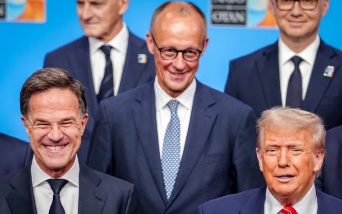 Trump schimbă tactica în războiul din Ucraina: Presiuni și noi acorduri militare