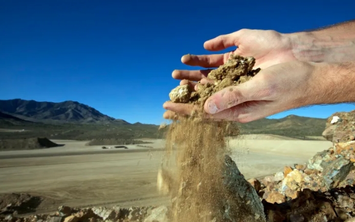 China acuză serviciile secrete străine de contrabandă cu metale rare