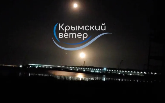 Atac ucrainean provoacă explozii și închiderea temporară a Podului Crimeea